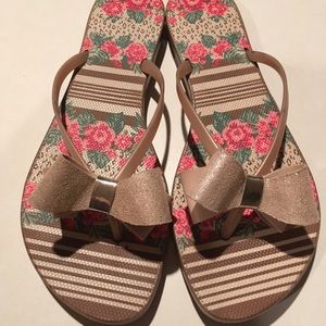 Grendene Thong Sandal-Slightly Worn
